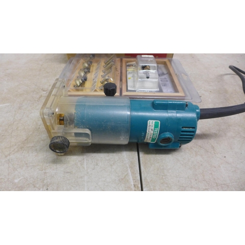 5054 - A Makita 3703 router and a quantity of router bits