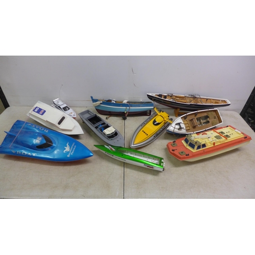 5067 - 10 assorted motorised model boats