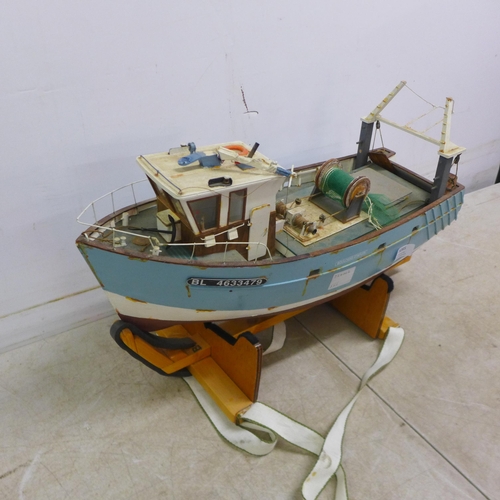 5085 - A Billing Boats Boulogne-Etaples BL-4633479 model boat with stand