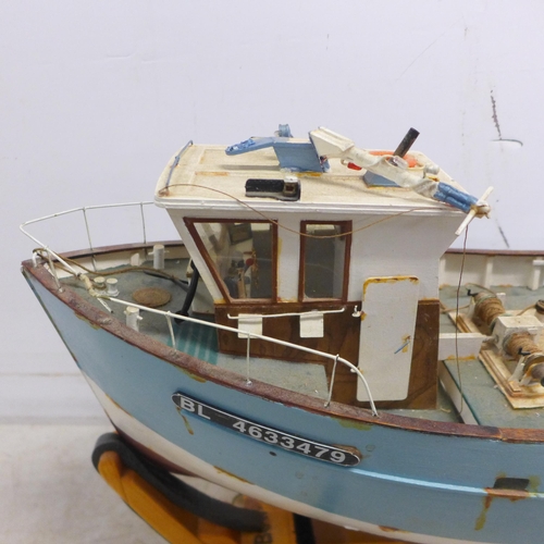 5085 - A Billing Boats Boulogne-Etaples BL-4633479 model boat with stand