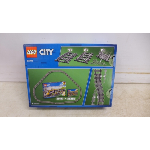 5095 - 3 Lego sets including Speed Champions Porsche 919 Hybrid (75887), Lego City train tracks (60205) - s... 