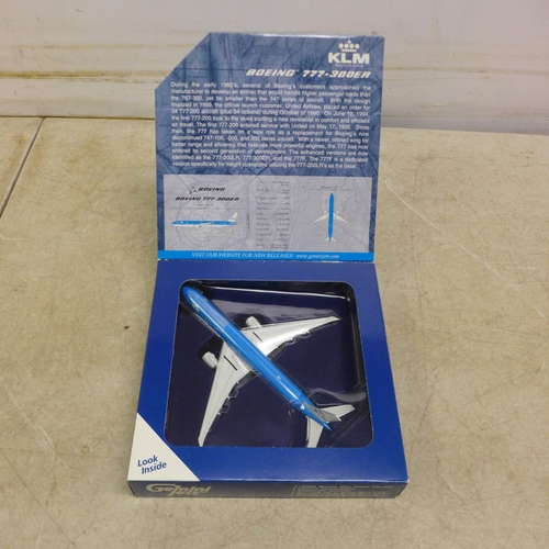 5109 - A collection of Gemini Jets model planes including a Boeing 747-8, 1:400 die-cast model, a Lufthansa... 