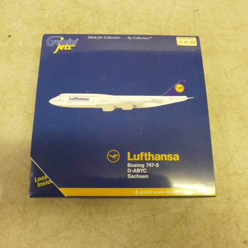 5109 - A collection of Gemini Jets model planes including a Boeing 747-8, 1:400 die-cast model, a Lufthansa... 