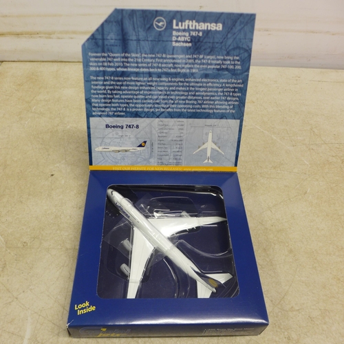 5109 - A collection of Gemini Jets model planes including a Boeing 747-8, 1:400 die-cast model, a Lufthansa... 