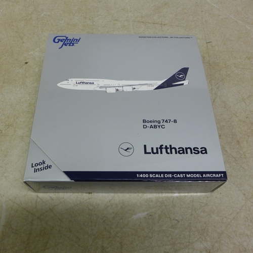 5109 - A collection of Gemini Jets model planes including a Boeing 747-8, 1:400 die-cast model, a Lufthansa... 