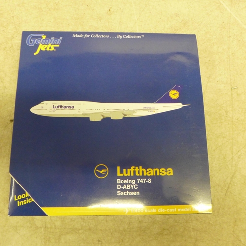 5109 - A collection of Gemini Jets model planes including a Boeing 747-8, 1:400 die-cast model, a Lufthansa... 