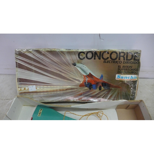 5112 - A Sanchis Concorde N-285 model plane - in original box