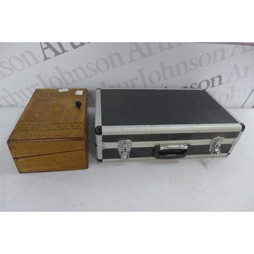 5315 - A locking aluminium case and an inlaid wooden box