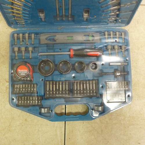 5057 - A Makita handtool set