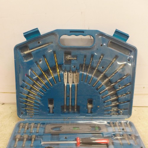 5057 - A Makita handtool set