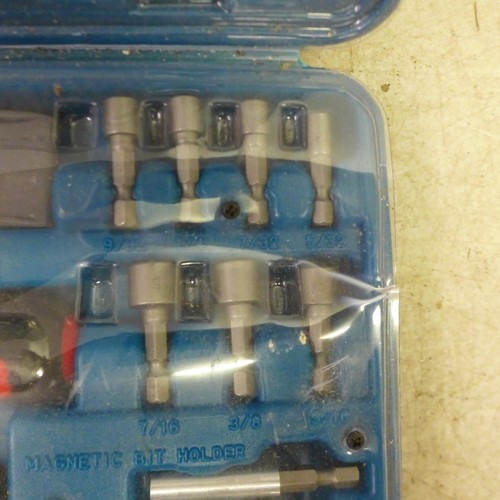 5057 - A Makita handtool set