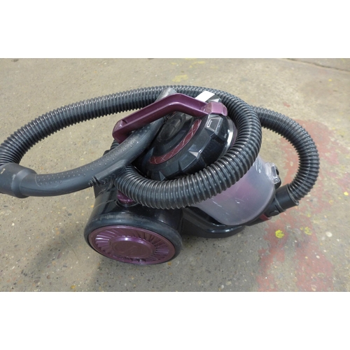 5340 - A Kleeneze cylinder vacuum and a Dyson V7 Total Clean