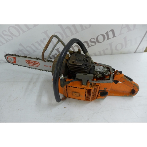 5354 - An Einhell RY1E04F petrol driven chainsaw and one other petrol driven chainsaw