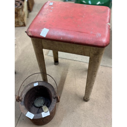 257 - A cast iron smelting pot and a stool