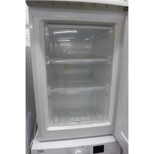 5163 - A Currys Essentials CUFF55W12 free standing 3 drawer under counter freezer