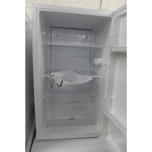 5168 - A Currys Essentials CUL48W22 free standing under counter larder fridge