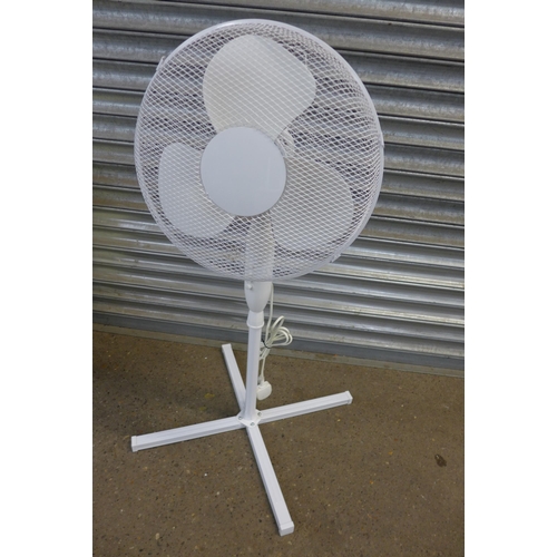 5181 - A Mylek Viento+ humidifier cooler fan and a pedestal floor fan