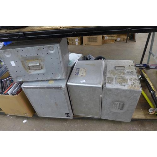 5366 - 5 galvanized flight boxes, various sizes