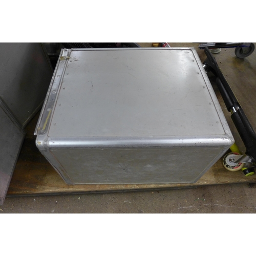 5366 - 5 galvanized flight boxes, various sizes