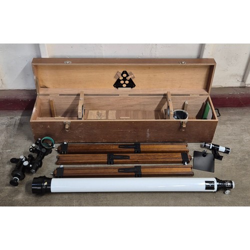 271 - A cased Japanese Prinz Optics model 660 astronomical telescope and tripod stand