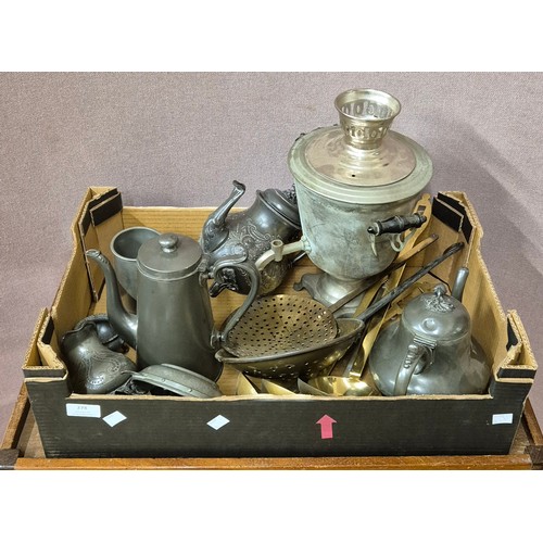 278 - A collection of pewter and brassware