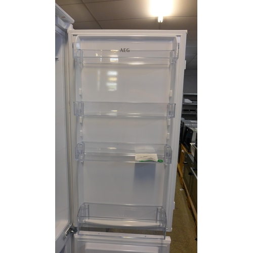 4005 - AEG Integrated 60/40 Fridge Freezer (Frost Free) Scratch to fridge door Original RRP £832.50 + Vat (... 