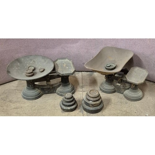 268B - Two sets of cast iron scales, with weights