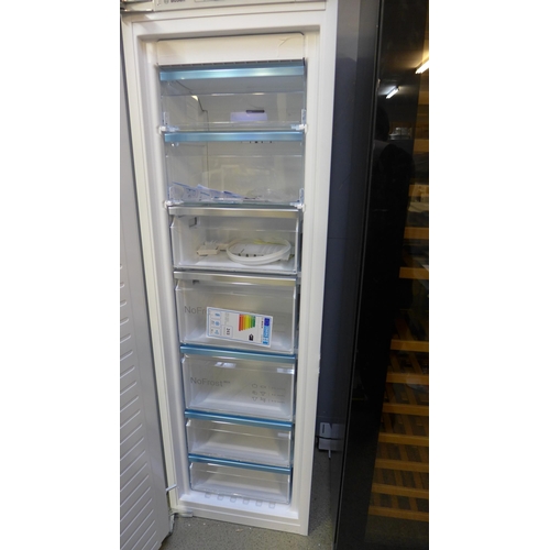 4186 - Bosch Tower Freezer Frost Free, Original RRP £887.50 + Vat (468-65), *This lot is subject to VAT