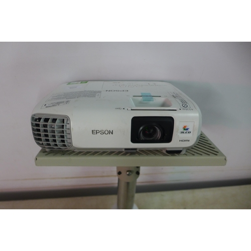 5148 - An Epson 3LCD HDM1 projector