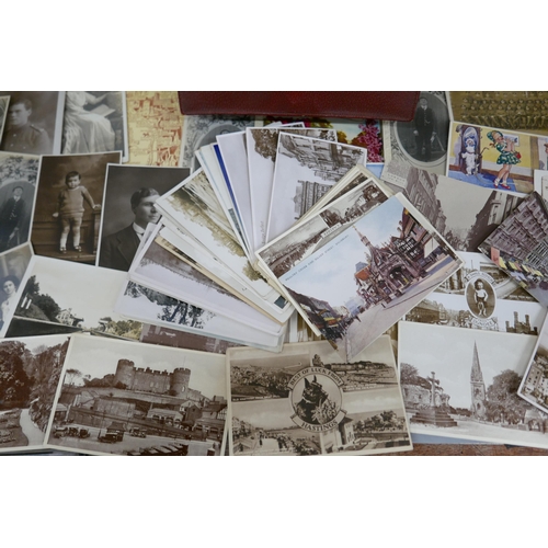 2065 - A collection of approximately 80 vintage postcards in a leather effect case