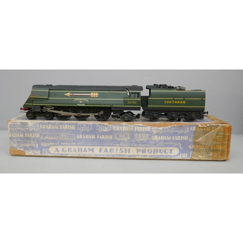 2068 - Two Graham Farish OO gauge locomotives and tenders