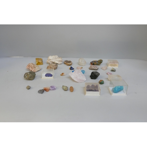 2077 - A collection of mineral samples including rose quartz, chrysocolla and lapis lazuli