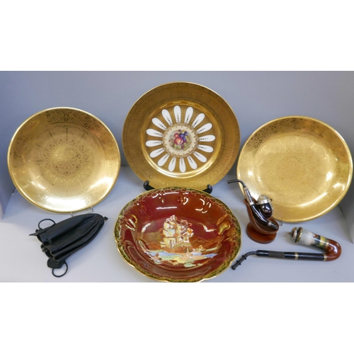 2103 - A Crown Devon Rouge Royale dish, an Aynsley cabinet plate, a pair of Royal Worcester gold cabinet pl... 