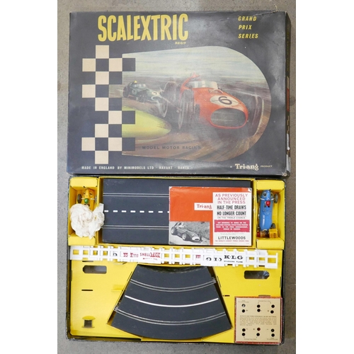 2152 - A Tri-ang Scalextric GP2 slot car model motor racing set, boxed