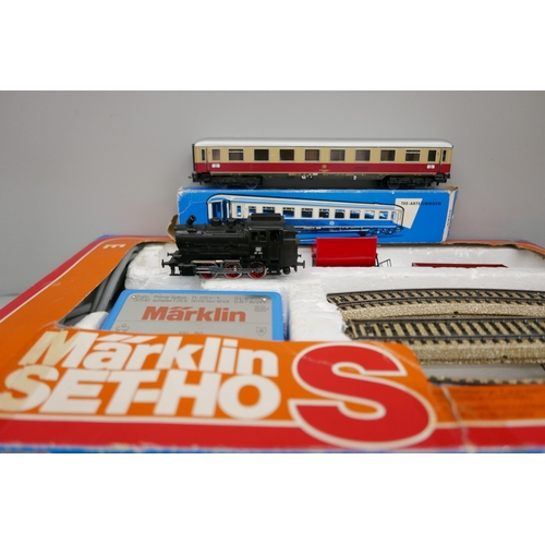 2153 - A Marklin HO/OO gauge train set, boxed