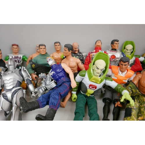 2173 - A collection of Action Man figures