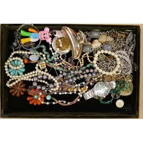 2251 - A collection of costume jewellery