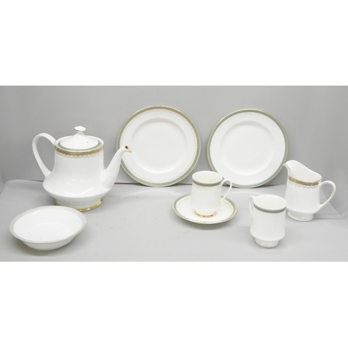 2280 - Two boxes of Royal Albert Kensington and Paragon Belinda tea and dinnerwares **PLEASE NOTE THIS LOT ... 