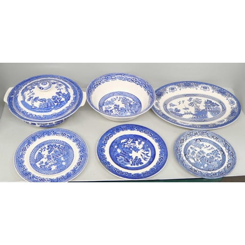 2288 - A collection of Royal Wessex dinnerware including serving dish with lid, dinner plates, side plates,... 