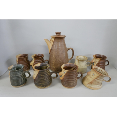 2312 - A 1980s Muggins novelty coffee pot with eight mugs **PLEASE NOTE THIS LOT IS NOT ELIGIBLE FOR IN-HOU... 