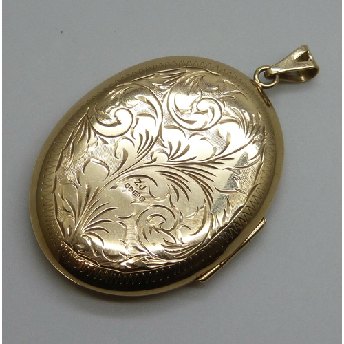 7002 - A large 9ct gold floral engraved locket, 16.1g, 37mm wide