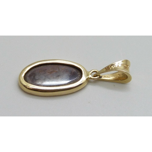 7005 - A 14ct gold and opal pendant, 1.9g