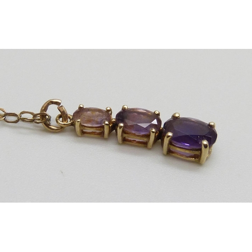 7010 - A 9ct and amethyst pendant on a 9ct gold chain, 1.7g