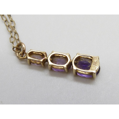 7010 - A 9ct and amethyst pendant on a 9ct gold chain, 1.7g