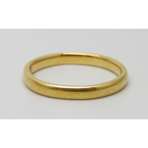 7014 - A 22ct gold wedding band ring, 3.7g, P