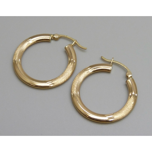 7024 - A pair of 14ct gold hoop earrings, 2g