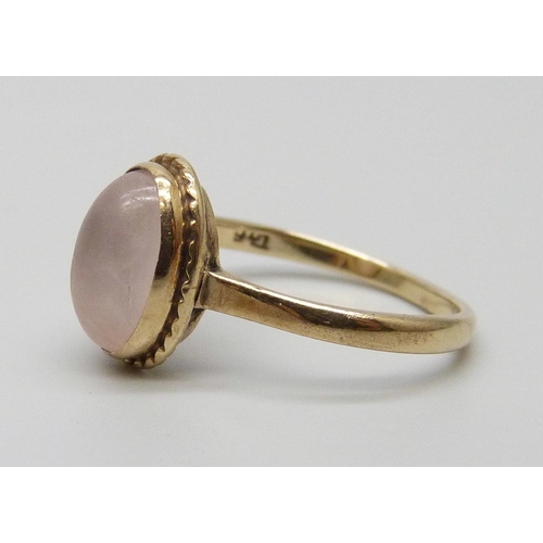 7025 - A 9ct gold and rose quartz cabochon ring, 2.5g, L