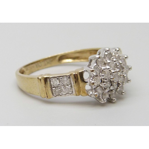 7044 - A 9ct gold and diamond ring, 2.2g, R