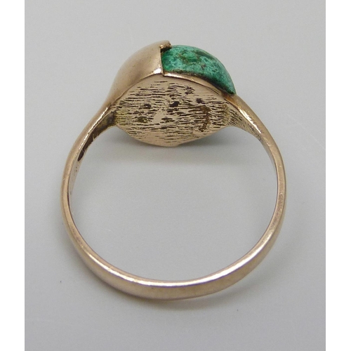 7045 - A 9ct gold and turquoise ring, 3.2g, L