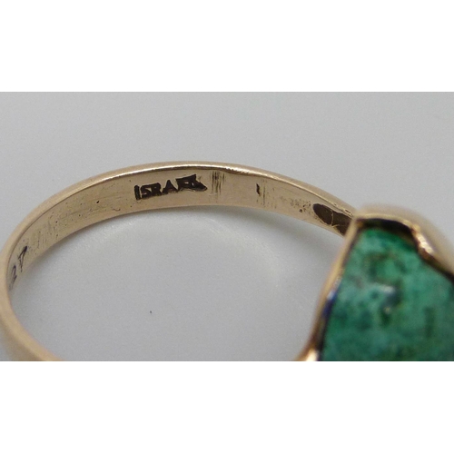 7045 - A 9ct gold and turquoise ring, 3.2g, L